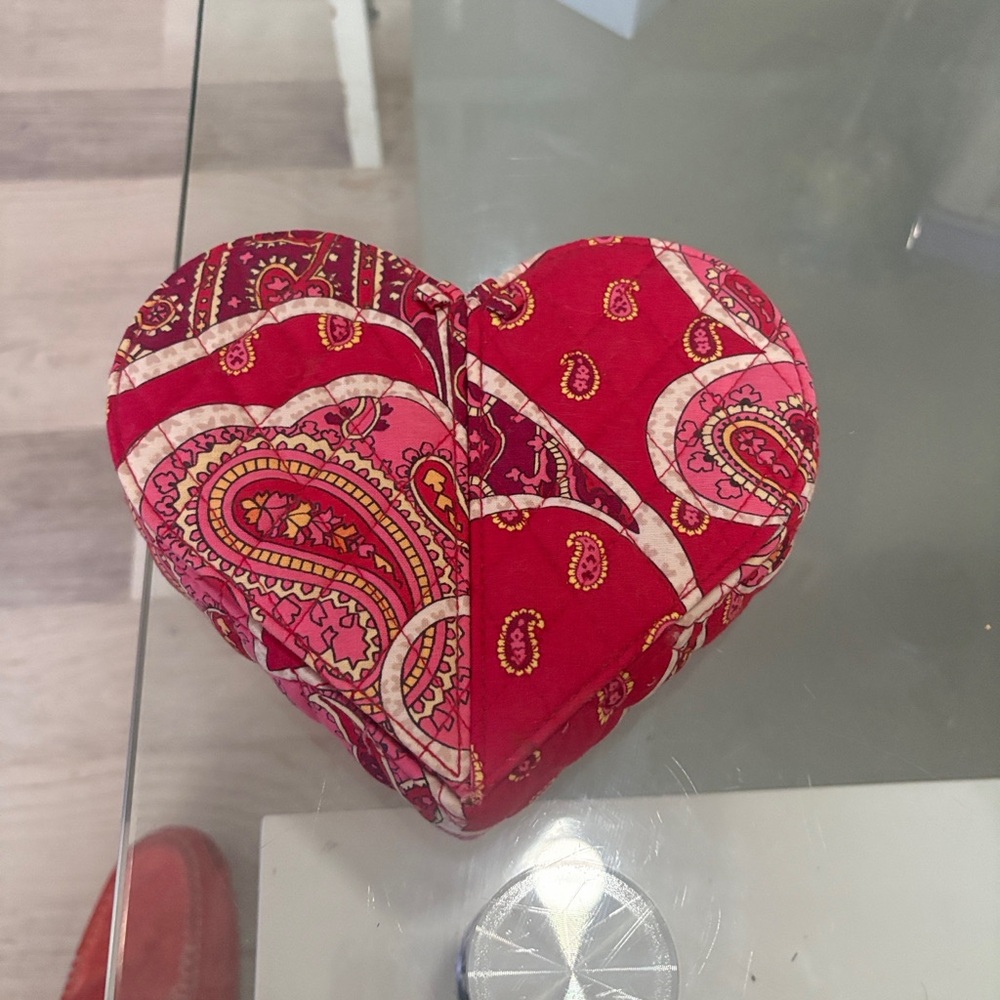 Vera Bradley quilted jewelry box, heart shaped pink
